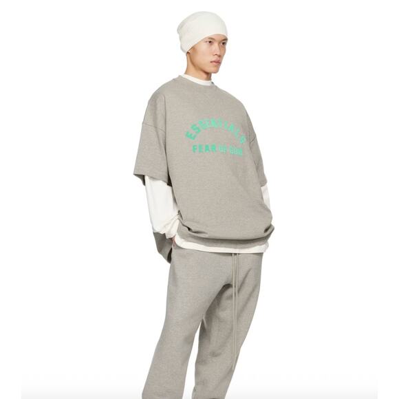(M) NWT Fear of God ESSENTIALS Gray Crewneck T-Shirt Dark Heather Oatmeal - Picture 3 of 4
